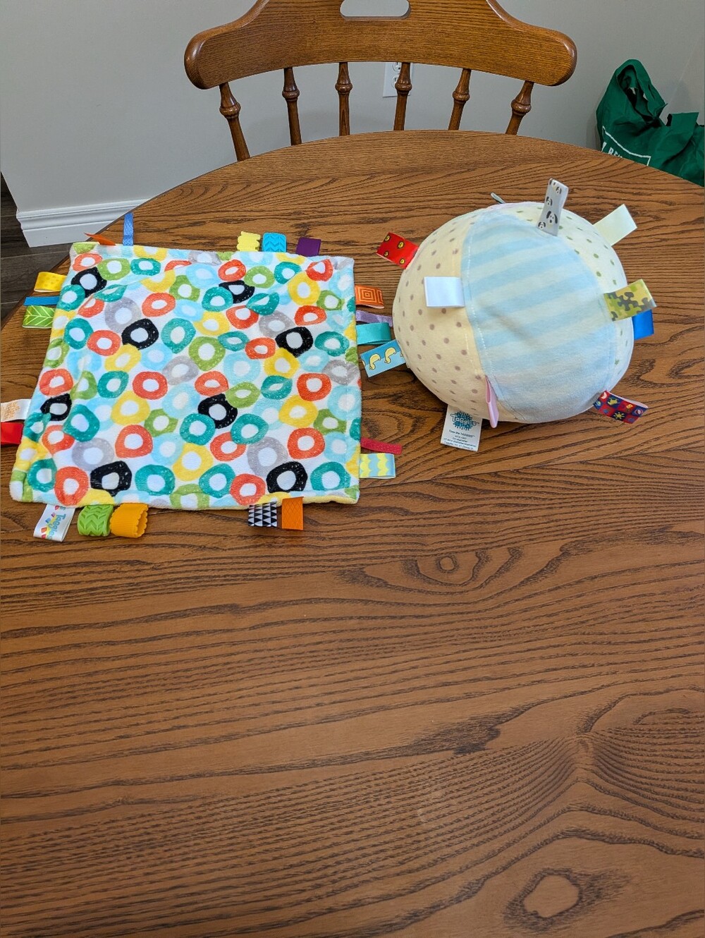 Taggies . Bright Starts. Soft Sensory Tag Blanket and Ball Set - Multi